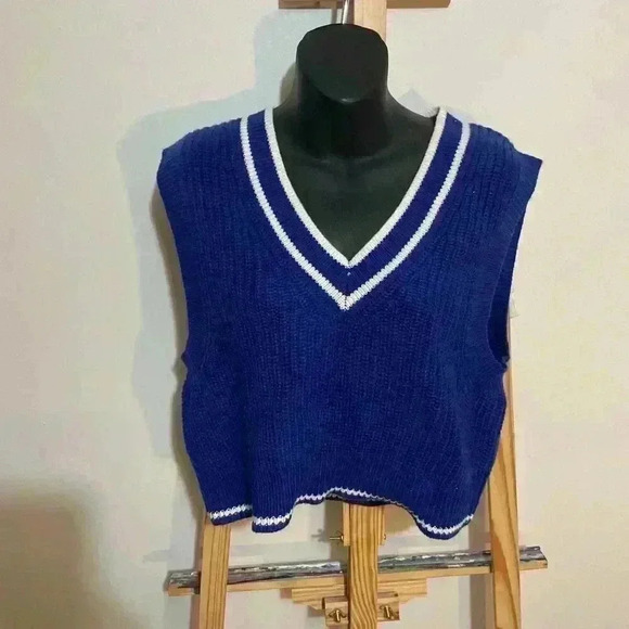 H&M Divided pullover sweater tank size medium blue and white V-neck - Picture 1 of 6